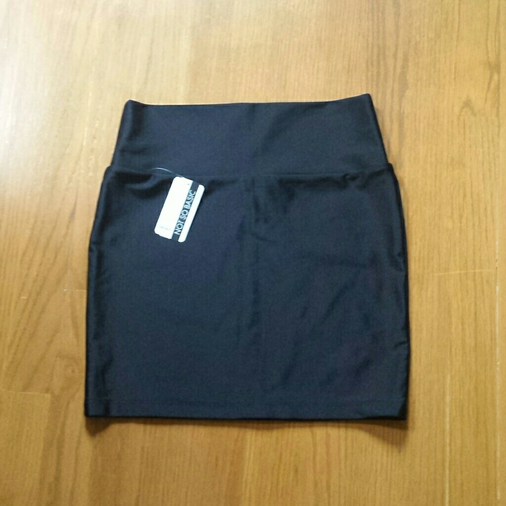 ⭐Slim stretchy black mini pencil skirt